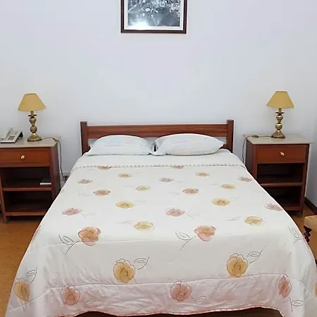 فندق مبيت وإفطار Oasis 3*